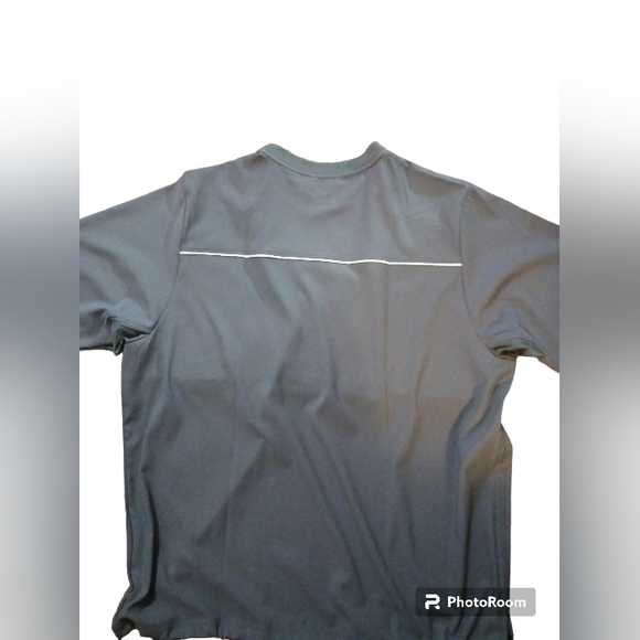 Under Armour All Season Gear.  Loose Fit.  Mens. Size Large. - Picture 5 of 10